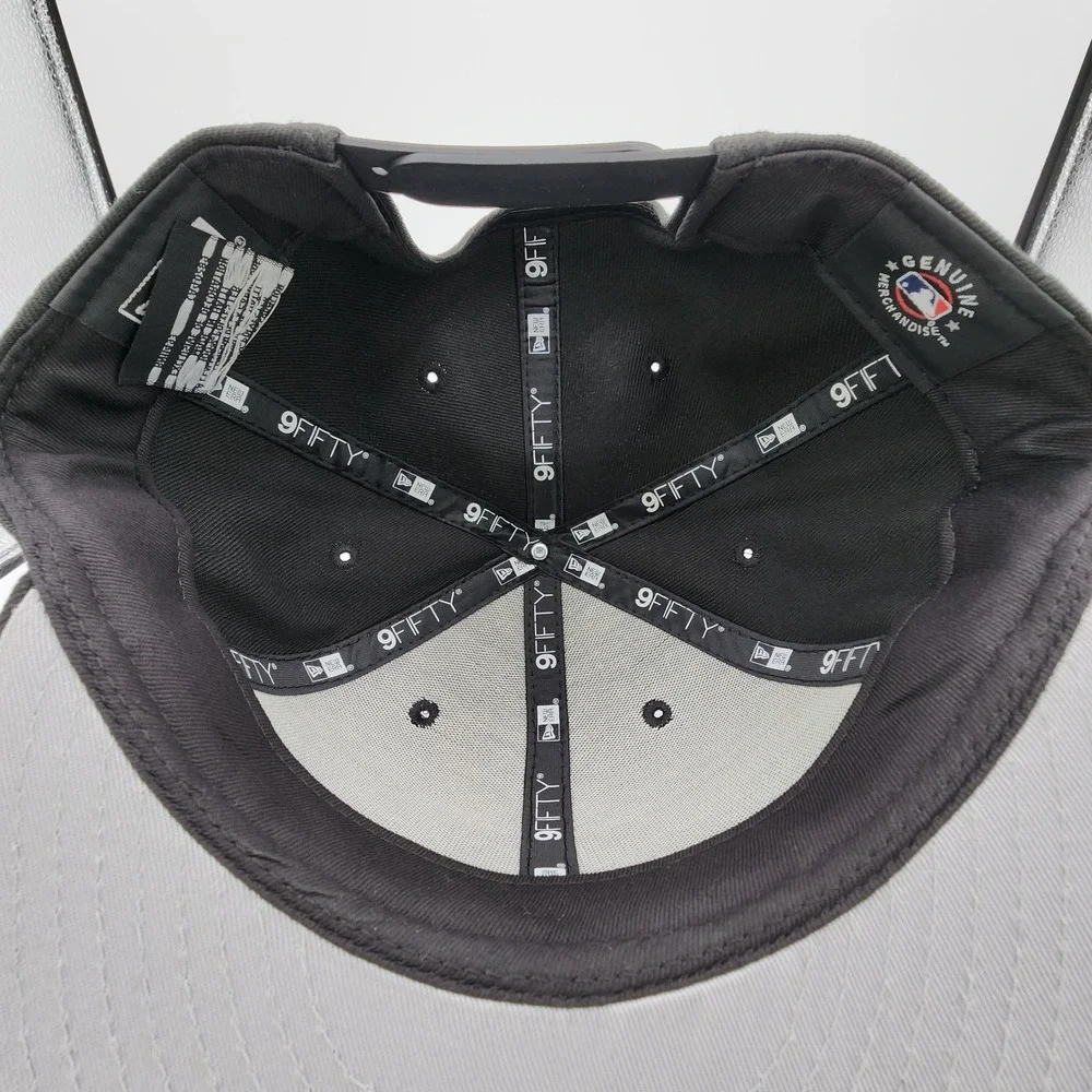 New‎ York Yankees Black on Black Hat New Era 9FIFTY Adjustable Snapback Cap NEW